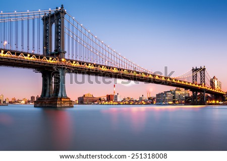 Manhattan Bridge illuminated at dusk (very long exposure for a perfectly smooth water)