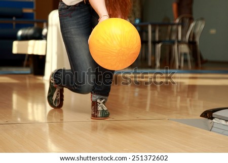throw the ball in bowling
