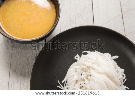 Thai rice vermicelli with curry.