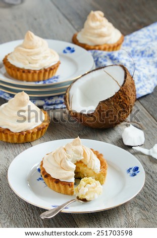 tartlets with coconut cream and meringue