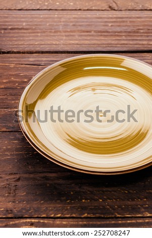 Empty dish plate on wooden background - Vintage effect style pictures