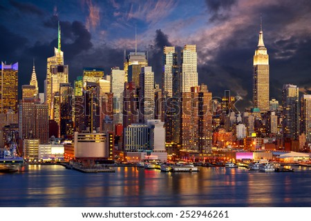 Manhattan Midtown skyline at twilight over Hudson River, New York City