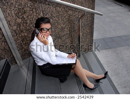 young woman calling with her mobile
