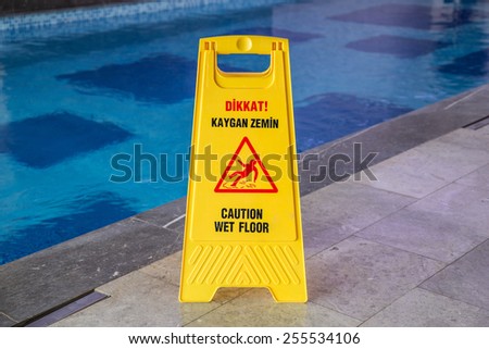 wet floor sign (in english and turkish)