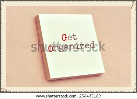 Text get organized on the short note texture background