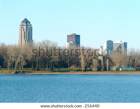 Des Moines skyline as seen from Gray's Lake