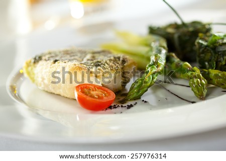 Halibut Fillet with Asparagus and Spinach