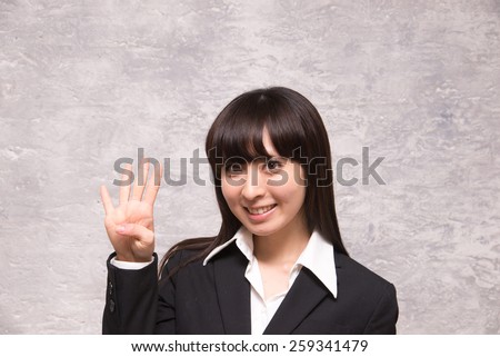 asian businesswoman counting four