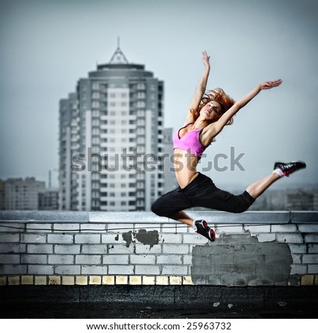 girl posing on the roof against city background