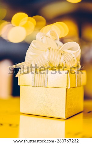Gold Gift box - Vintage effect style pictures