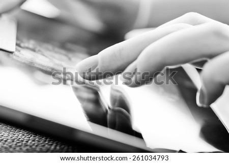  tablet pc with a blank screen in the hands