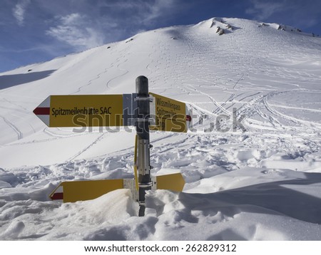 Snowbound sign post, eingeschneiter Wegweiser