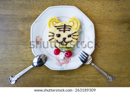 A cute tiger cartoon decorated cake. 