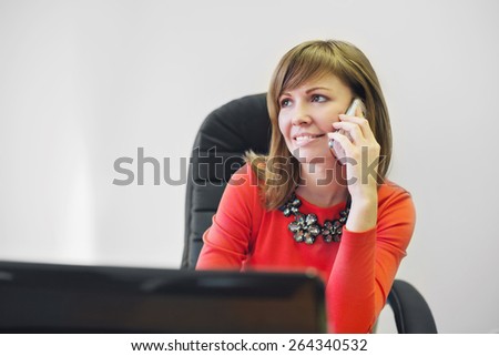 girl in a business suit works in the office