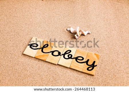 Words formed from small pieces of wood containing different letters in a irregular position, elobey