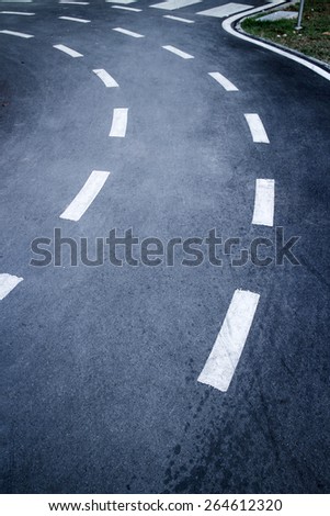 road with dividing white stripes
