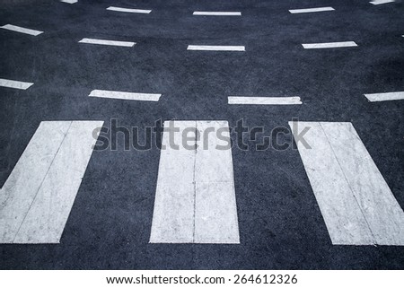 road with dividing white stripes