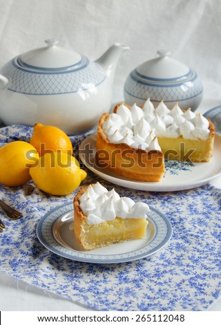 lemon cake with merengue