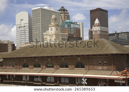 Old Railroad Station framing view of Des Moines skyline, capital of Iowa