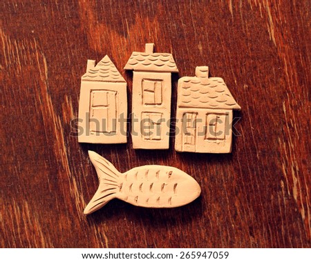  ceramic houses and fish