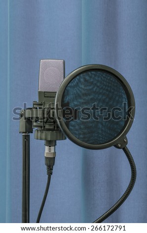 microphone with pop filter