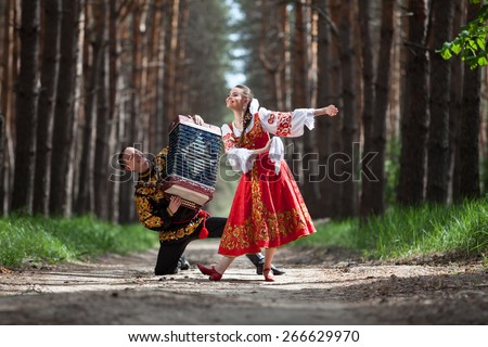 Couple in russian traditional dress in the forest Royalty-Free Stock Photo #266629970