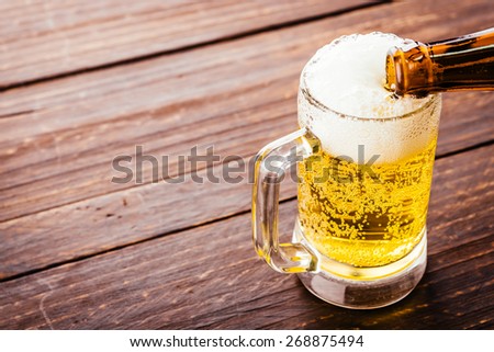 Beer glass on wooden background - Vintage effect style pictures