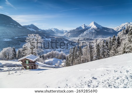 Beautiful mountain landscape in the Bavarian Alps with village of Berchtesgaden and Watzmann massif in the background at sunrise, Nationalpark Berchtesgadener Land, Bavaria, Germany