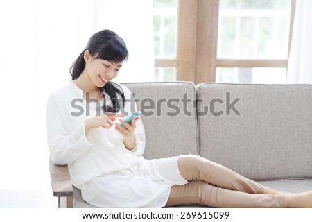 young attractive asian woman to see a smart phone