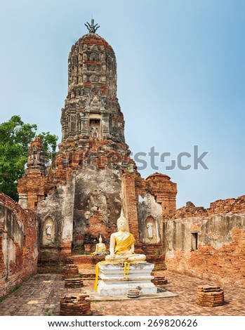 Buddha statue in Wat Cherng Tha. Ayutthaya historical park. 