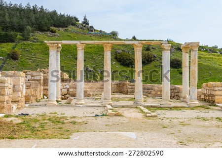 Ancient temple ruins in Hierapolis, Pamukkale, Turkey. UNESCO World Heritage