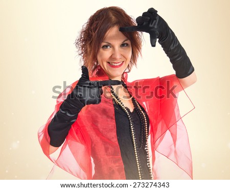 Woman in cabaret style focusing with her fingers 