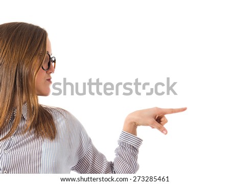 Teen girl pointing to the lateral 
