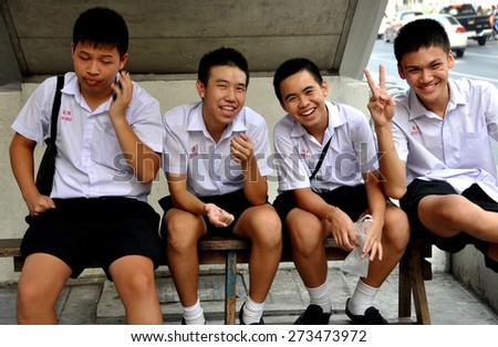 Юные тайцы. Таиланд школьники. Школьники в Тайланде. Тайцы школьники. Школа и школьники Тайланда.