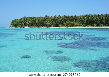 Turquoise water with corals below sea surface and an untouched tropical island in background, Caribbean, Cayos Zapatilla, Panama