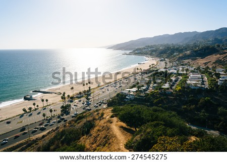 View of the Pacific Ocean in Pacific Palisades, California. Royalty-Free Stock Photo #274545275