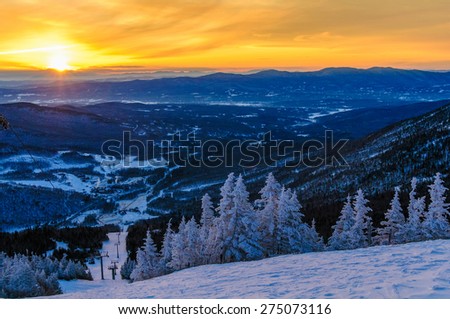 Sunrise from the top of Mt. Mansfield in the winter, Stowe, Vermont, USA. Royalty-Free Stock Photo #275073116