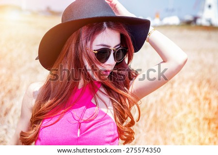 Beautiful Girl on Field in Sun Light, Beauty Romantic Girl Outdoors.