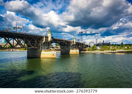 The Burnside Bridge, over the Williamette River in Portland, Oregon. Royalty-Free Stock Photo #276393779