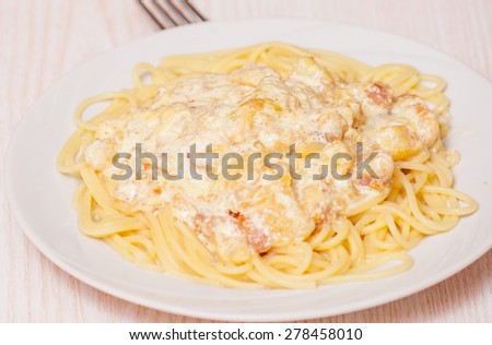 spaghetti with fish and cream sauce