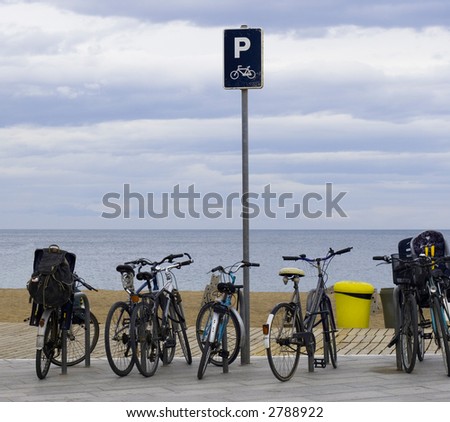 bicycle parking in front of the beach. Enjoy the beach