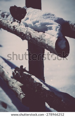 Colour picture of snow on a wooden fence