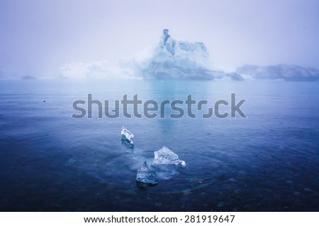 Beautiful cold landscape picture of icelandic glacier lagoon bay with ice and glacier