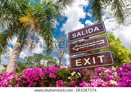 Sign Salida Exit with arrow, outdoors
