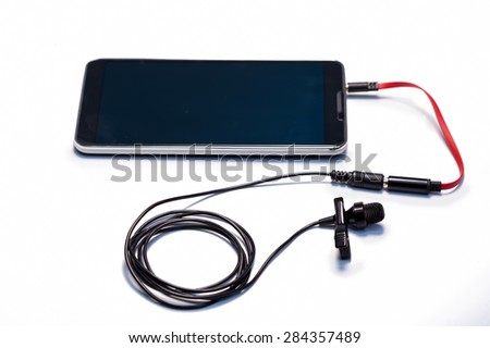 A tie-clip microphone connect to smart phone