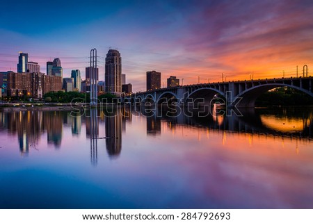 Sunset over the Minneapolis skyline and Mississippi River, in Minneapolis, Minnesota.