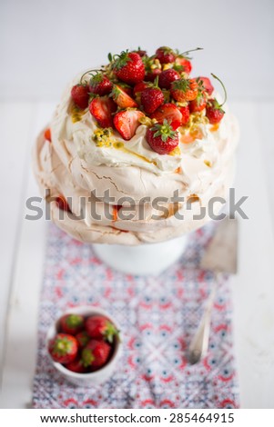 meringue cake with strawberries