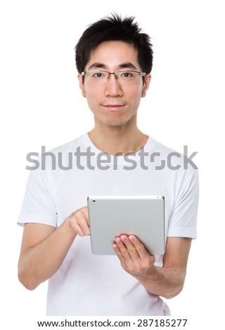 Man use of tablet pc