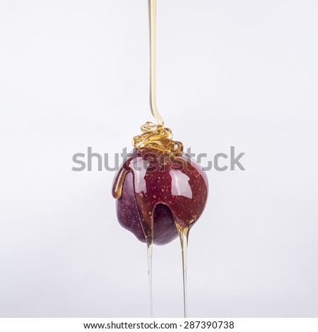 Picture of a Pouring honey on an apple
