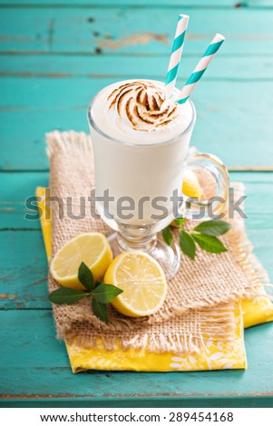 Lemon milkshake with browned meringue on top